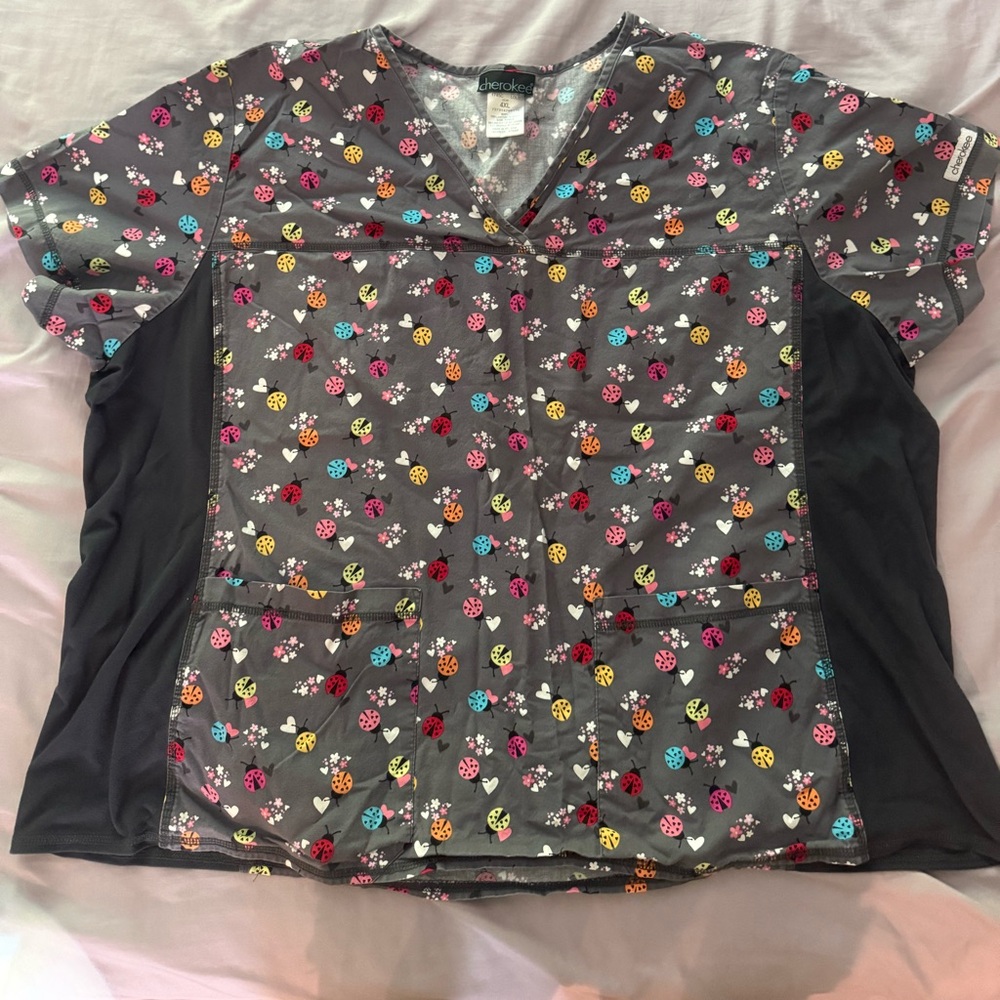 Cherokee Gray and Black Graphic Relaxed Top